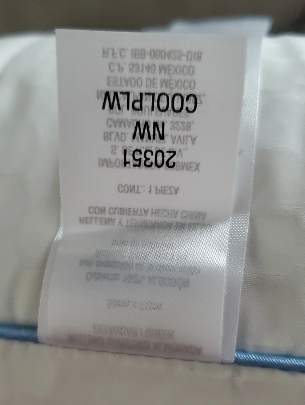 New Nestwell Cool & Comfortable Standard/Queen Pillow -Medium Support.